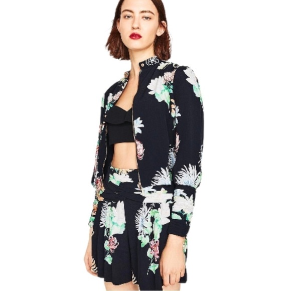 𝅺ZARA Floral Jacket - Picture 1 of 16